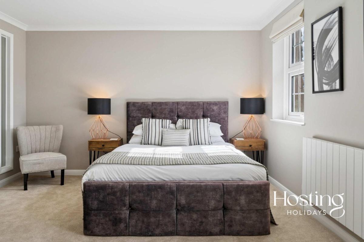 Leopard House - Beautifully Refurbished 3-Bedroom Home in Henley-on-Thames - Housity
