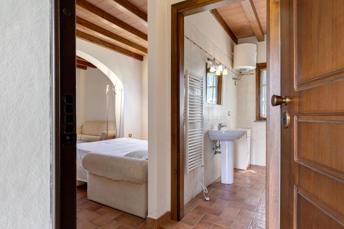 La Bettola Tavern Rooms Restaurant - Housity