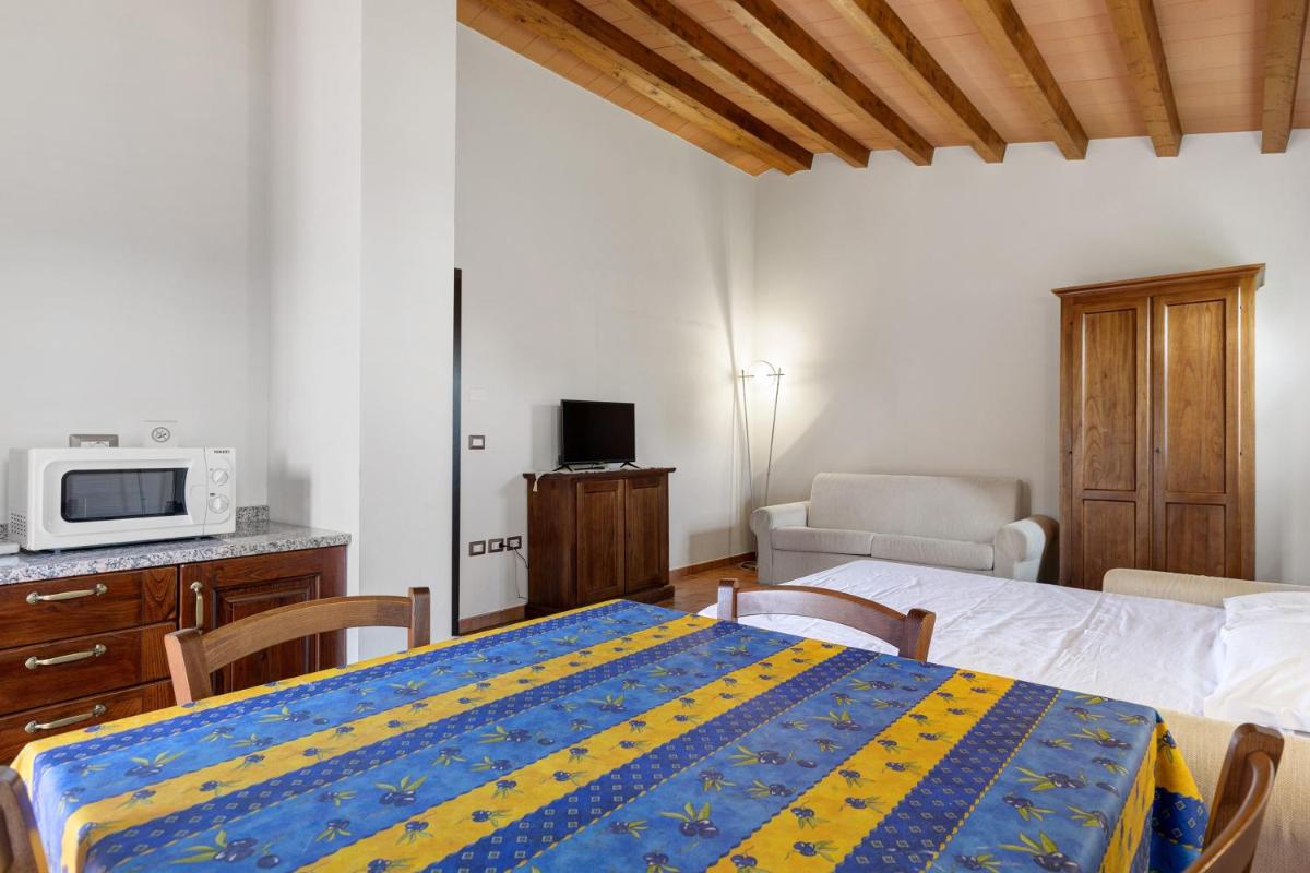 La Bettola Tavern Rooms Restaurant - Housity