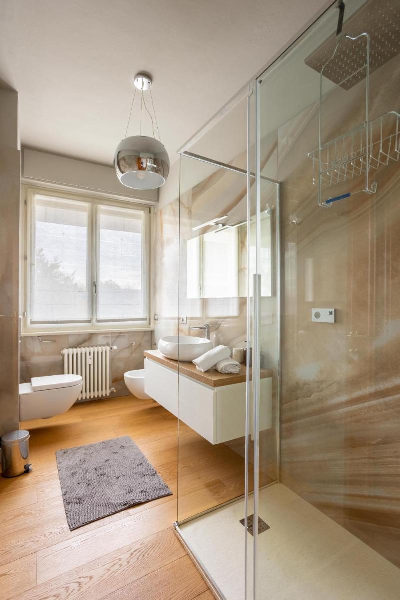 Suite 51 Appartamento con terrazzo a 50 mt dal lago - Private Parking - Hizvo