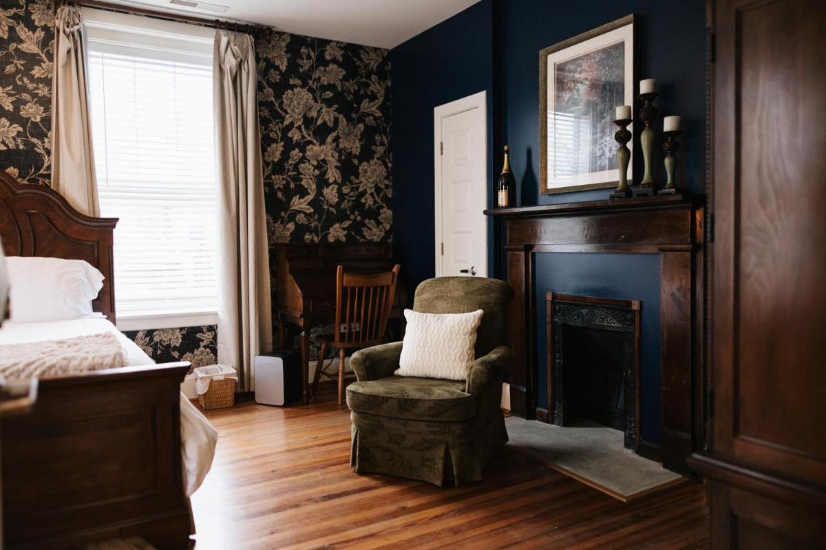 The Grand Lux Inn - Housity