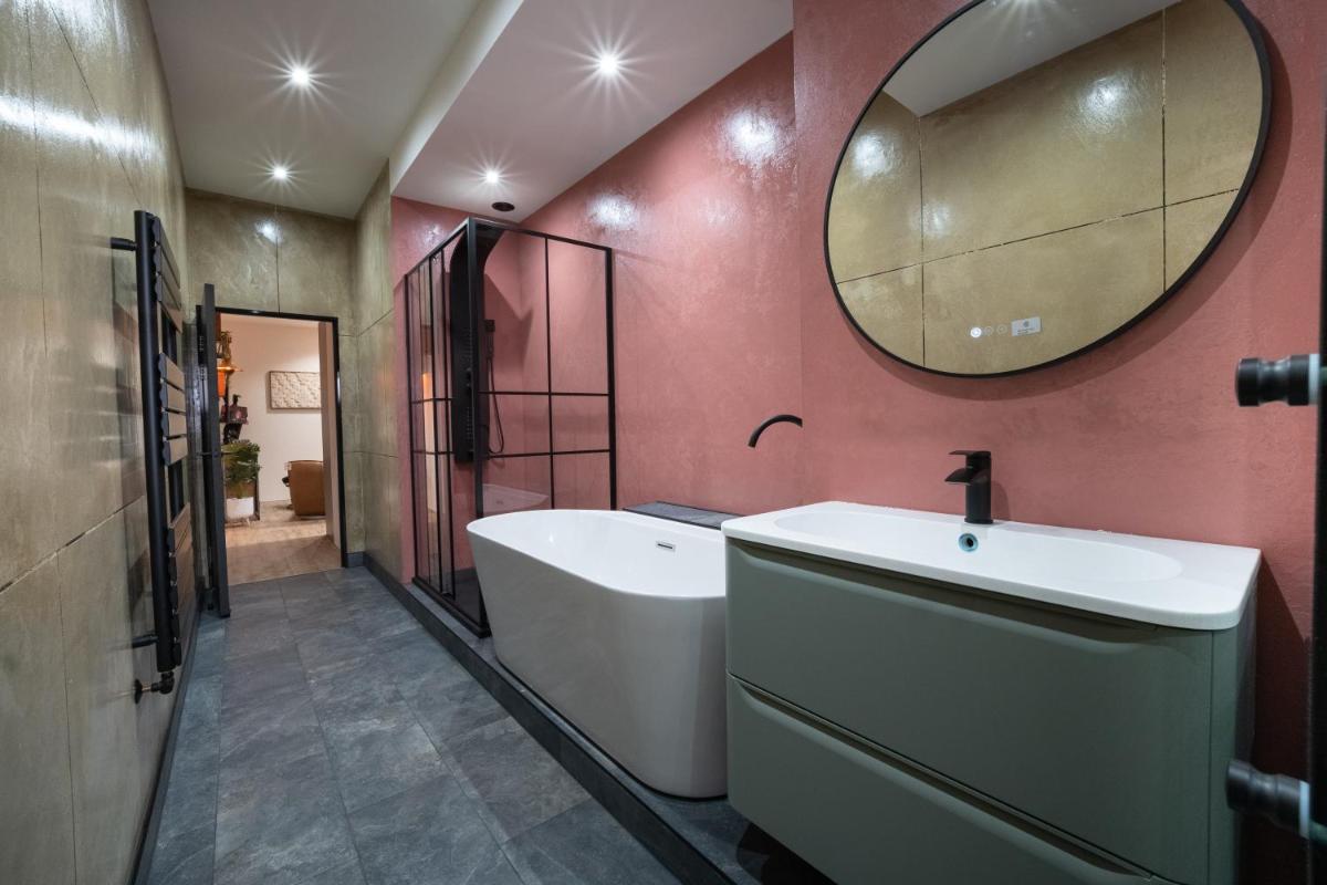 LV8 Chesterfield - Housity