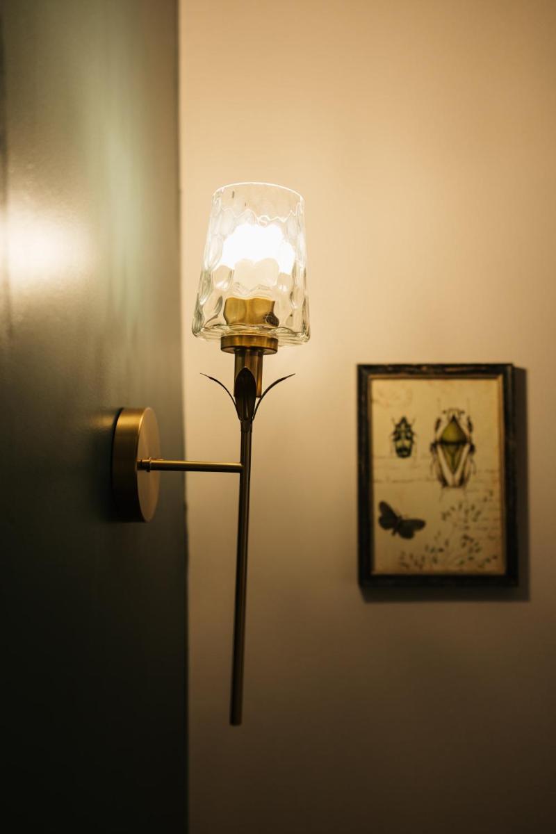 The Grand Lux Inn - Housity