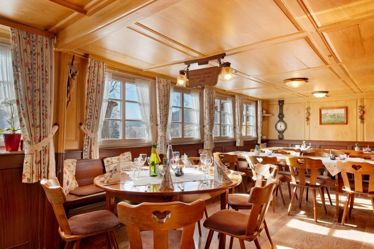 Gasthaus Hirschen Oberes Wirtshaus - Housity