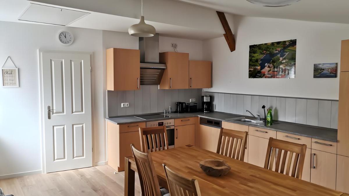 Ferienwohnung Neukalen - Housity