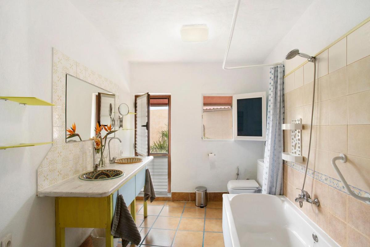 Casa Las Flores - Housity