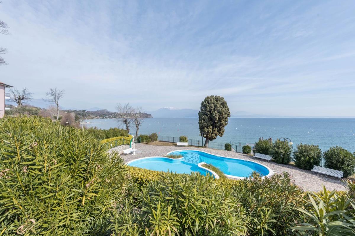 On the Beach Manerba del Garda - Housity