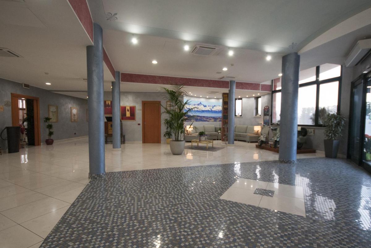Hotel Brindor - Housity