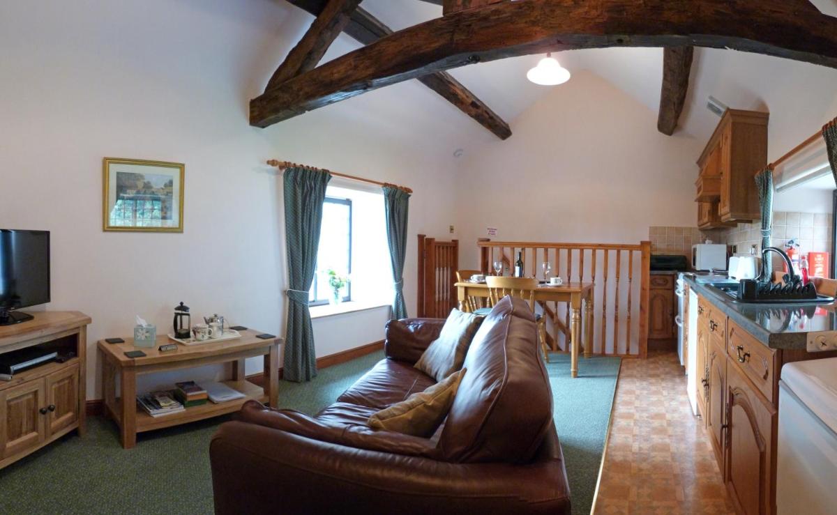 Tref y Nant - Housity