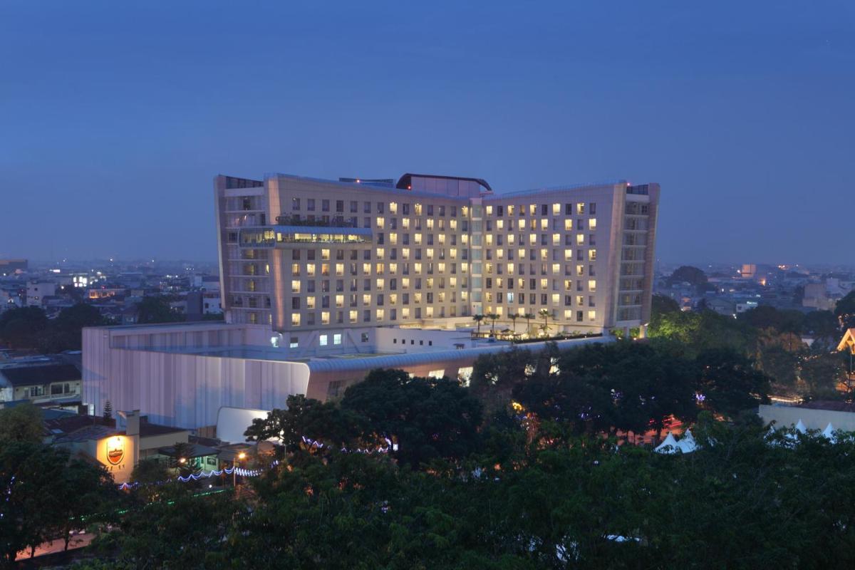 Santika Premiere Dyandra Hotel & Convention - Medan - Hizvo
