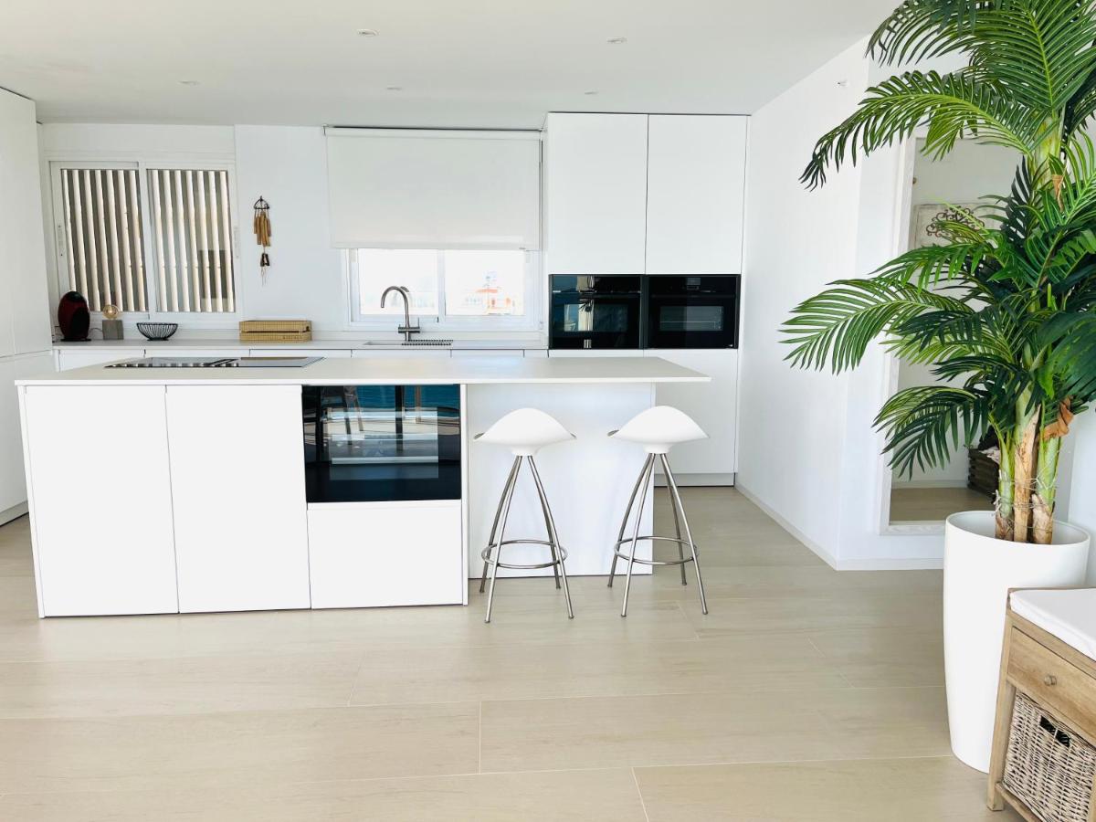 Luxury Apartment on the Beach - Housity