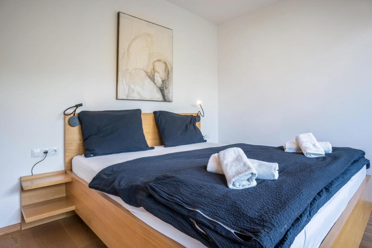 Julia's Guesthouse - Housity