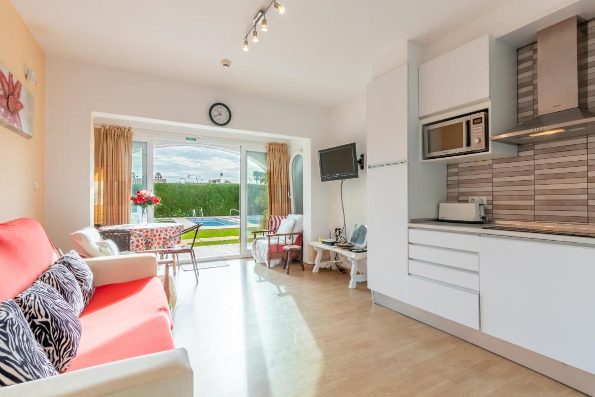 Well equipped 1 Bedroom Bungalow - Housity