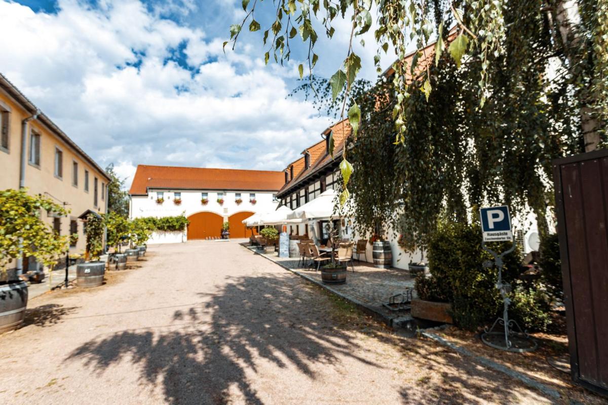 Weingut Schuh - Housity