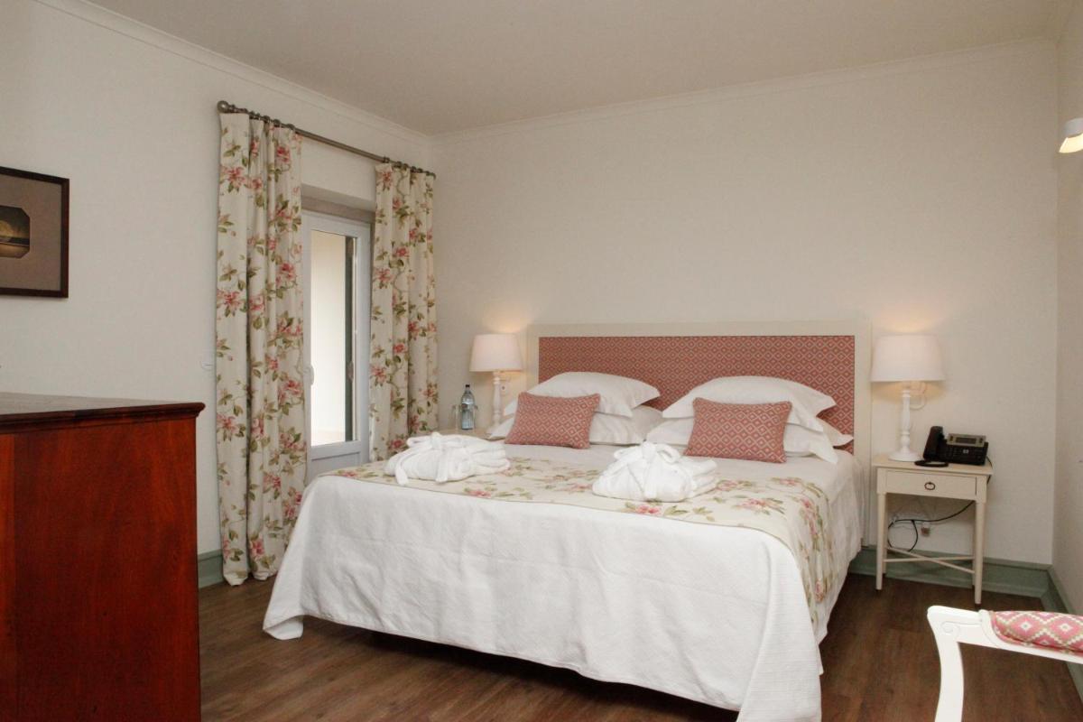 Uma cama ou camas num quarto em Hotel Casa Palmela - Small Luxury Hotels of The World, Hotel & Villas