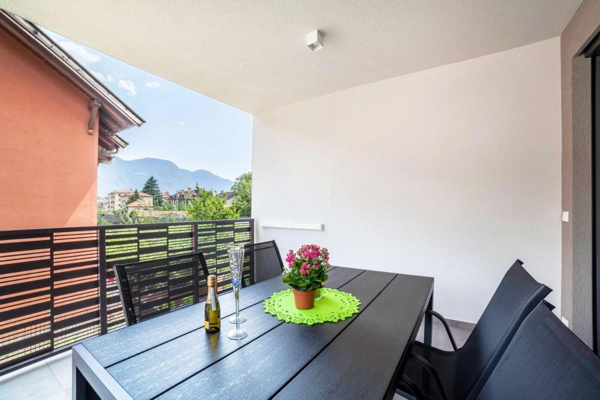 Jj City Apartment - Housity