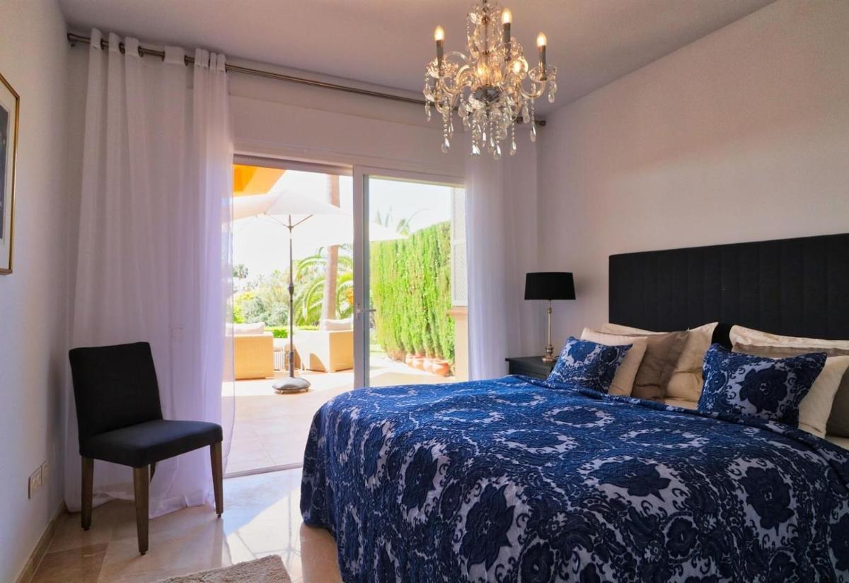 Fabulous apartment in Elviria Hills - Housity