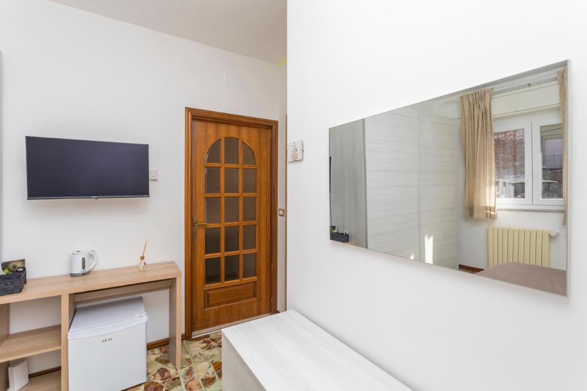 Sentiti A Casa - Bronte - Housity
