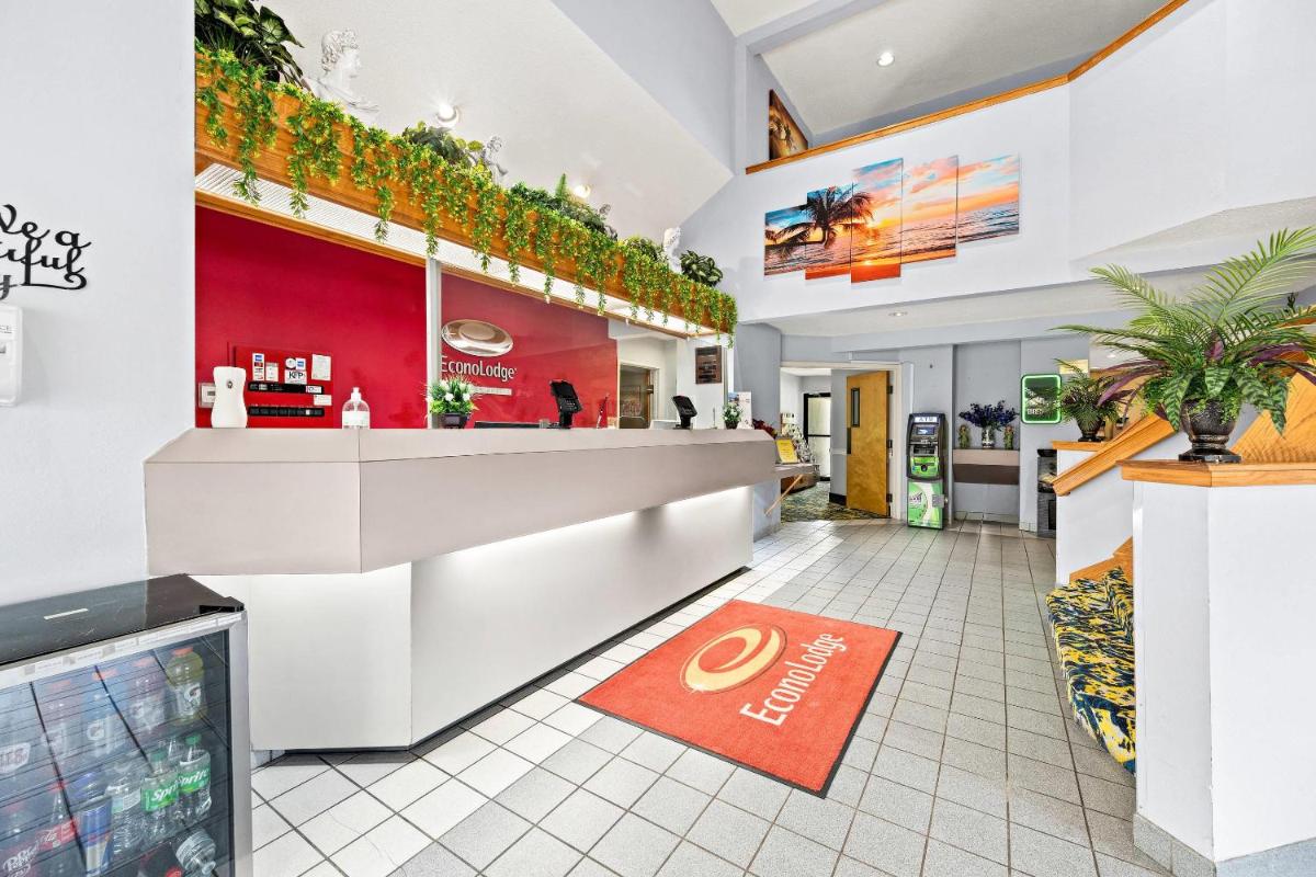 Econo Lodge London North - Housity