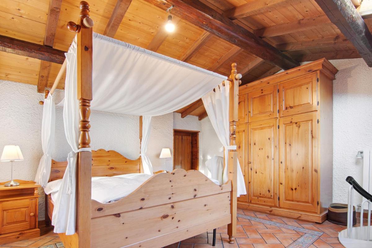 Stone House of the year 1500 - Housity