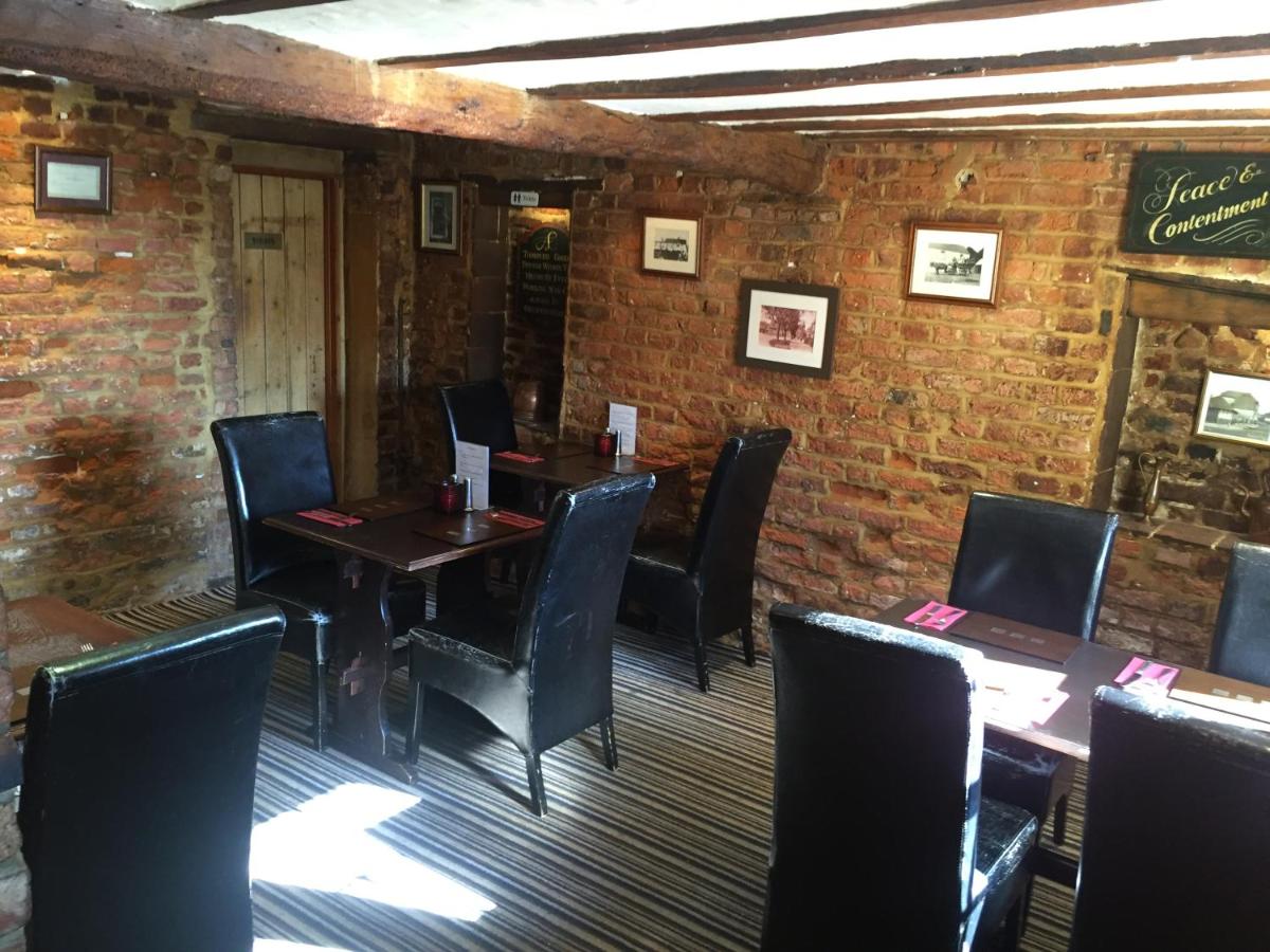 St Crispin Inn - Housity