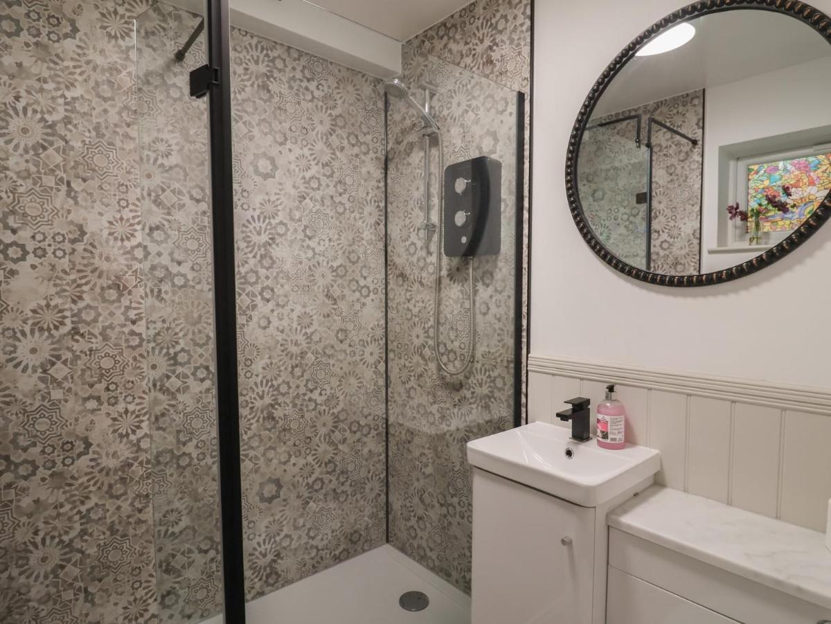 1 Bay View Court - Housity