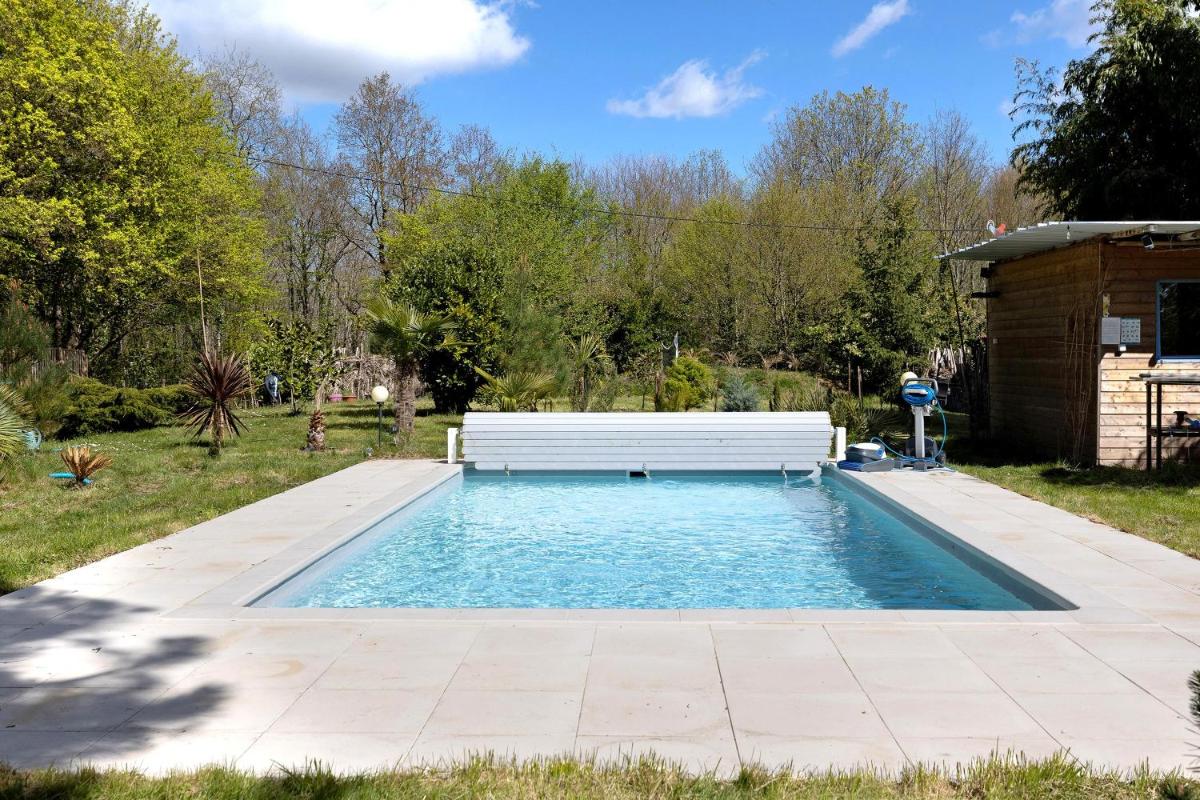 Le coin du bois piscine jacuzzi - Housity