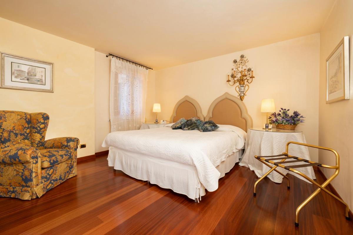 San Marco Apartments Steps from St Mark's Square- VHA Collection - Housity