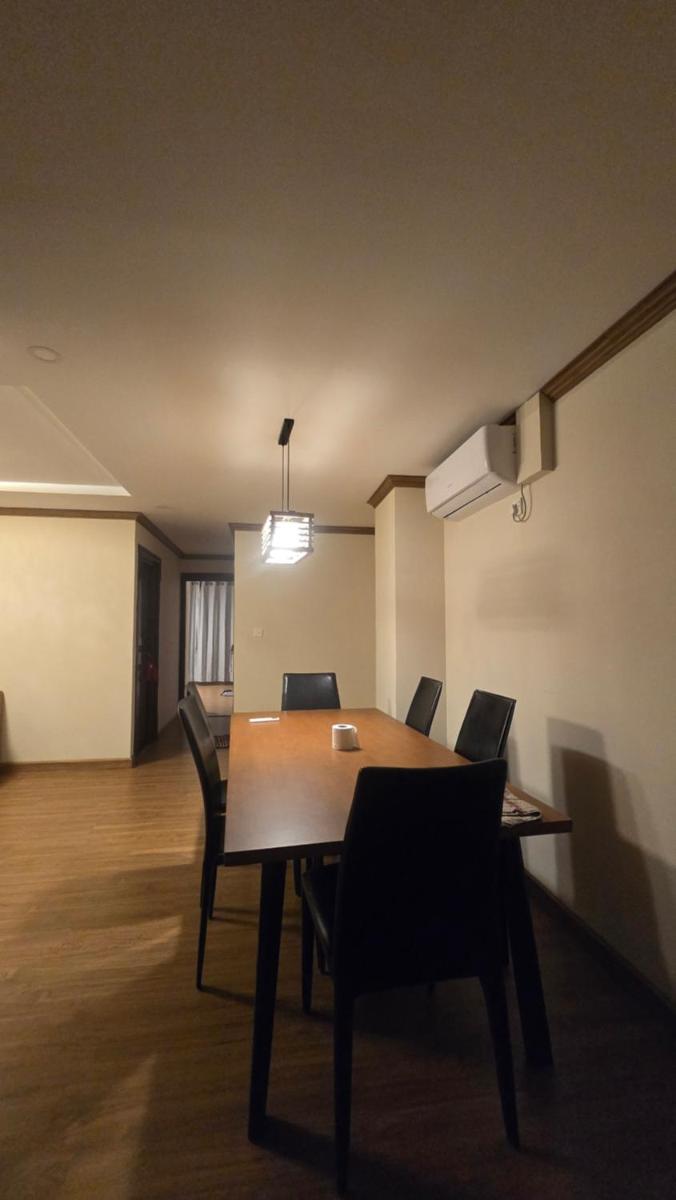 2 Bedroom Apartment with Balcony & Mountain View - Housity
