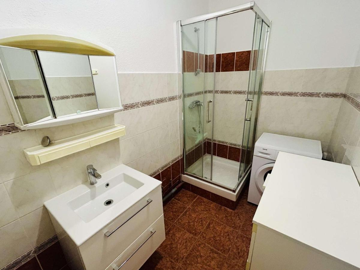 Confortable T2 avec terrasse privée près des Thermes et du centre-ville à Balaruc-les-Bains - FR-1-553-144 - Housity