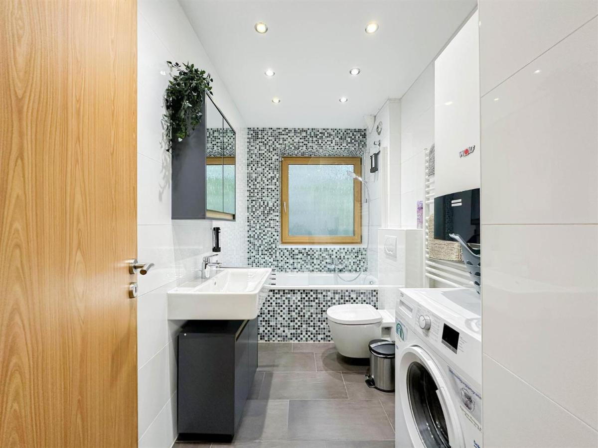 ALFA Apartment Stuttgart Mitte 2 Zimmer City-Lage Berliner Platz Balkon Netflix Küche WM - Housity