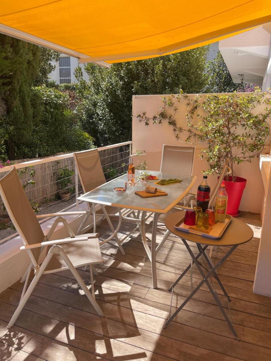 3 min à pieds & 200 m de la Grande Plage des Lecques - Terrasse et Jardin - Fabuleux T2 - Carré d'Or - Housity
