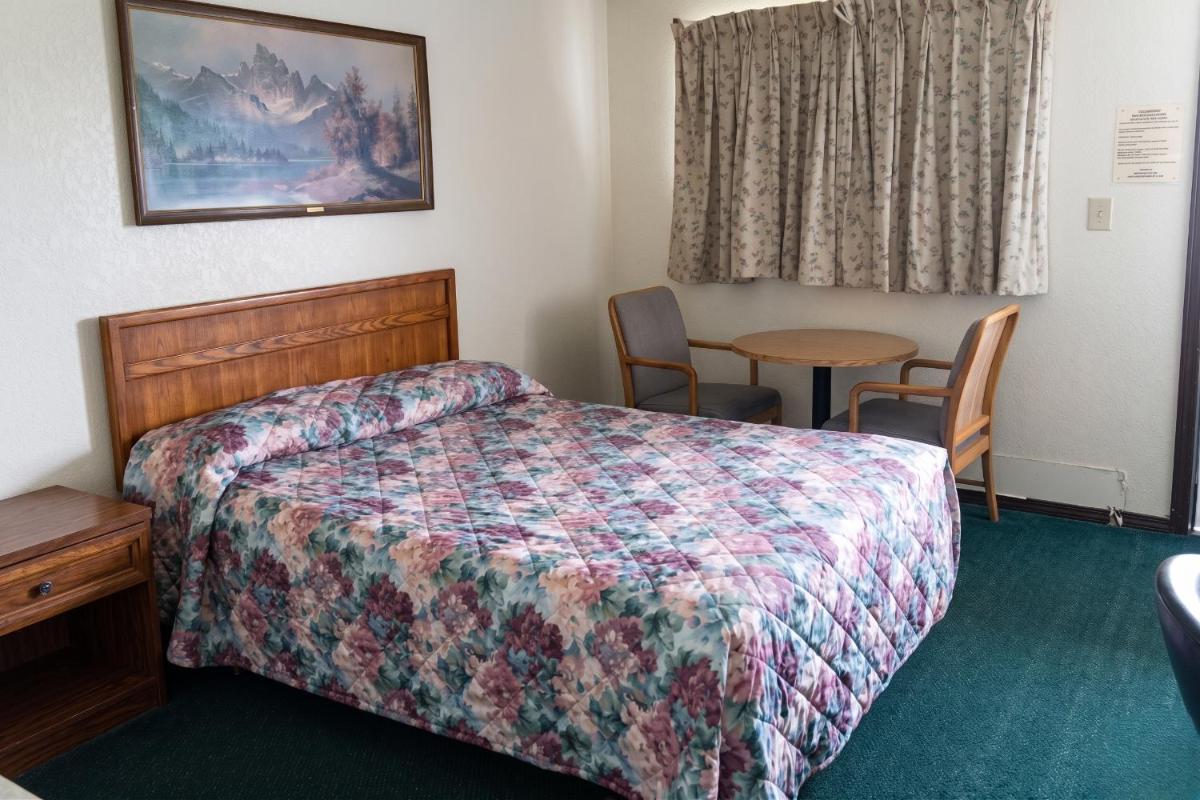 Capri Motel By OYO Elwood, Wathena - Housity