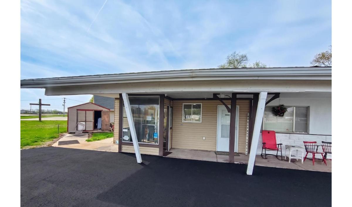 Capri Motel By OYO Elwood, Wathena - Housity
