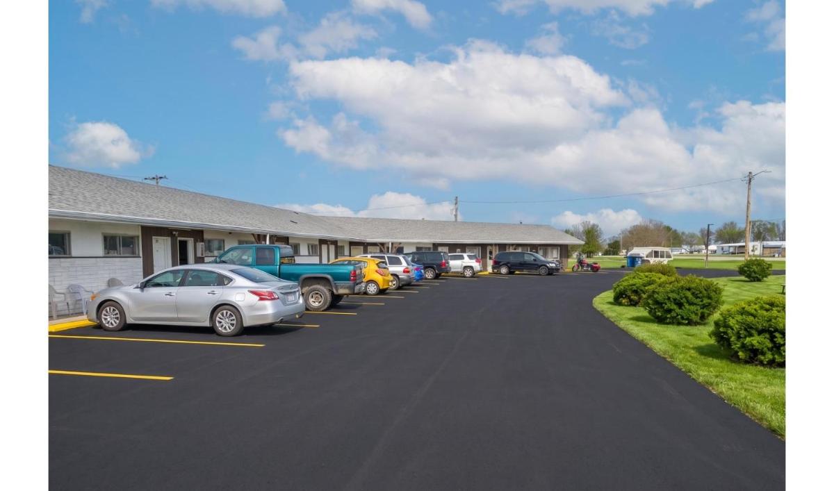 Capri Motel By OYO Elwood, Wathena - Housity