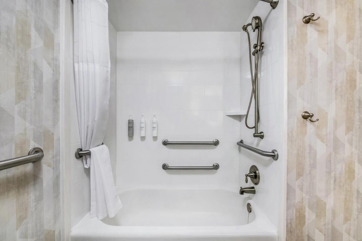 Hampton Inn Milledgeville - Housity