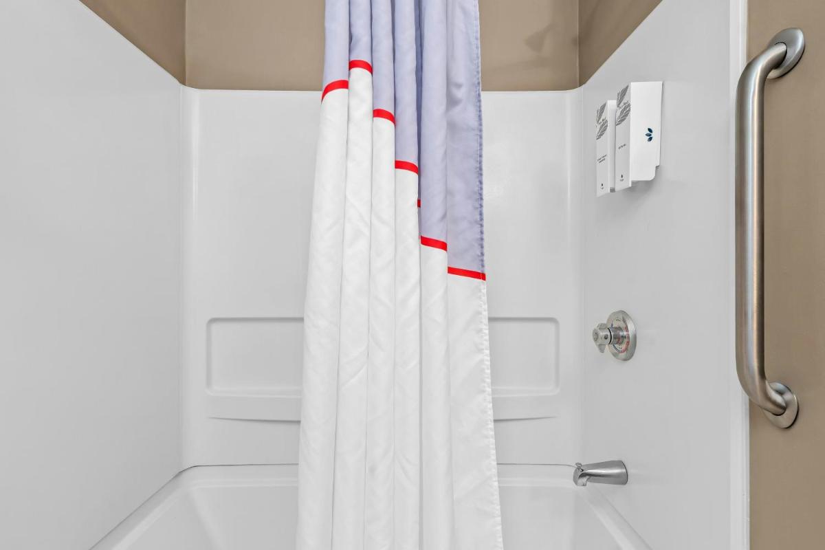 Red Roof Inn Etowah – Athens, TN - Housity