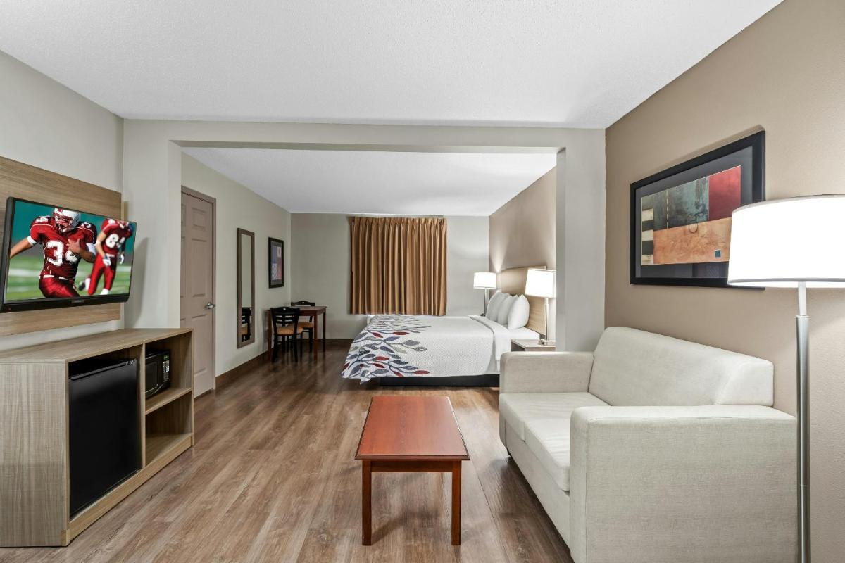 Red Roof Inn Etowah – Athens, TN - Housity