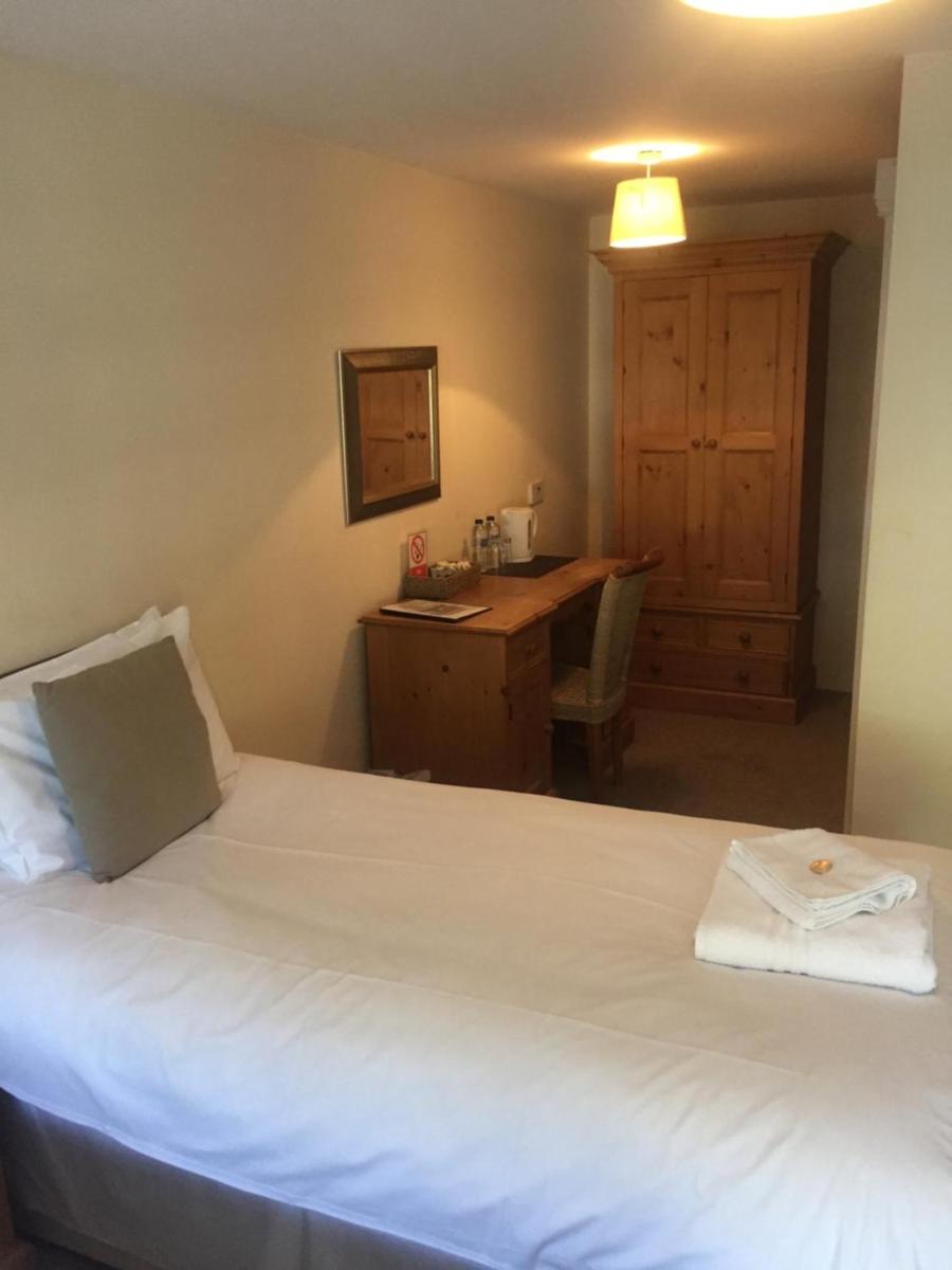 St Crispin Inn - Housity