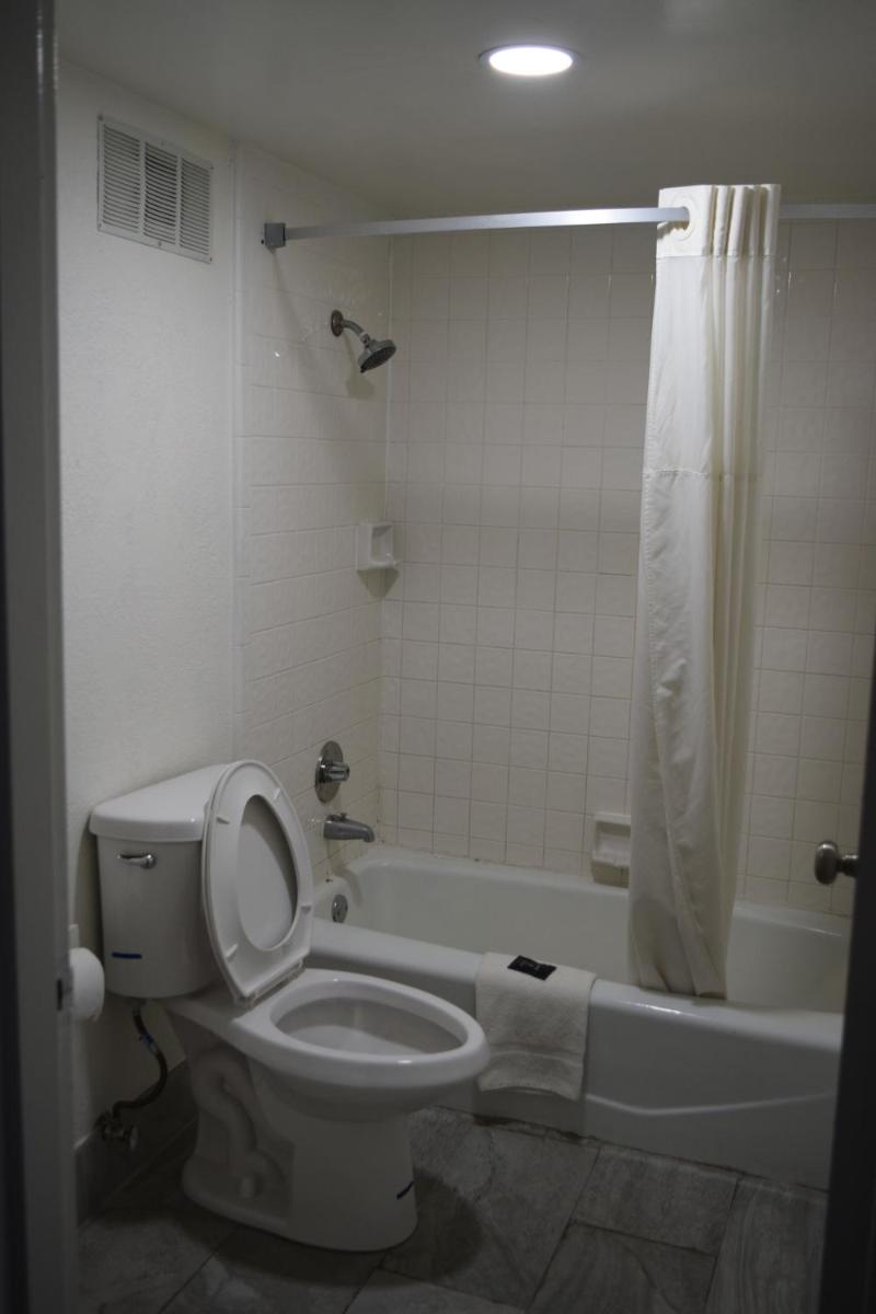 Americas Best Value Inn & Suites in Murfreesboro - Housity