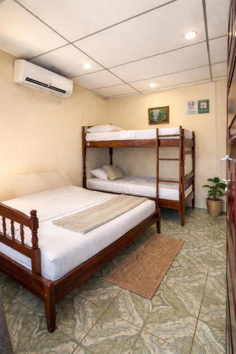 Hostal Los Chamos - Housity