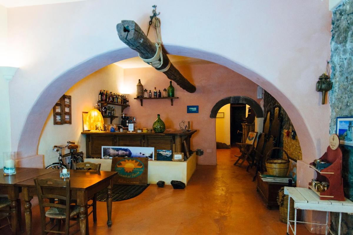 Hotel La Locanda Del Postino - Housity