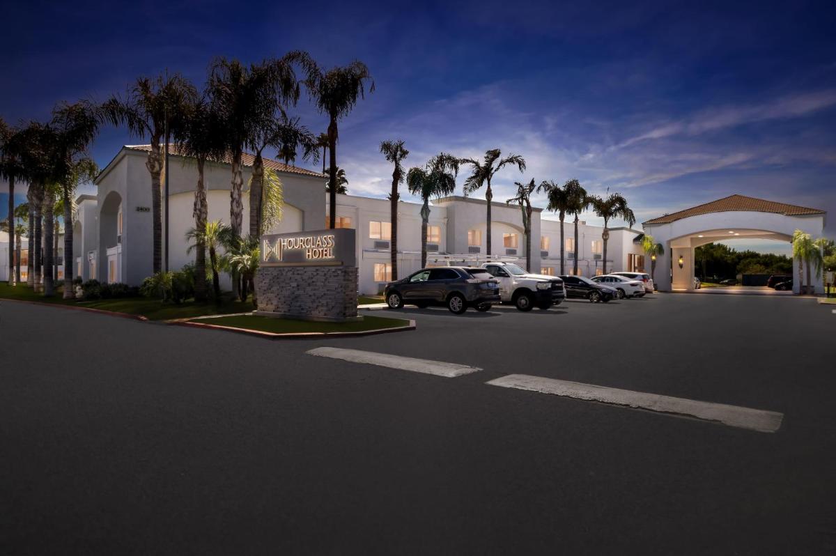 Hourglass Hotel, Trademark Collection by Wyndham - Housity
