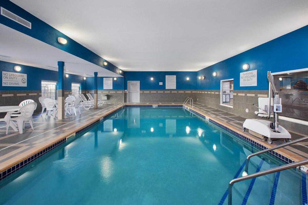 Hampton Inn and Suites St. Cloud - Housity