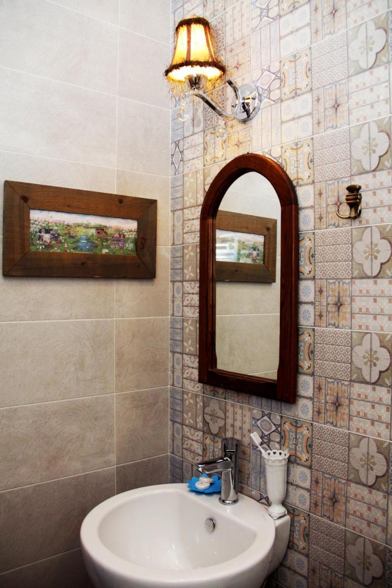 Hotel Delisi - Housity