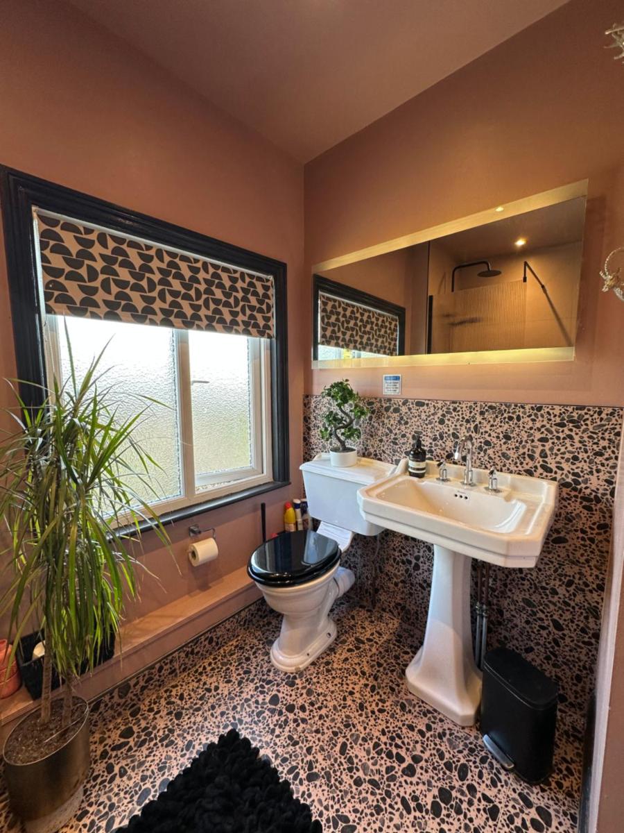 Suffolk pink house, Newmarket town centre - Housity