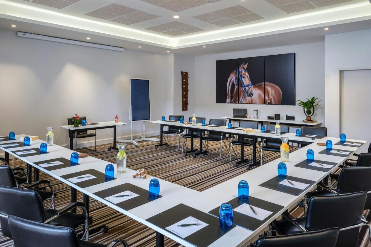Espace de conférence ou salle de réunion dans l'établissement Renaissance Paris Hippodrome de St. Cloud Hotel