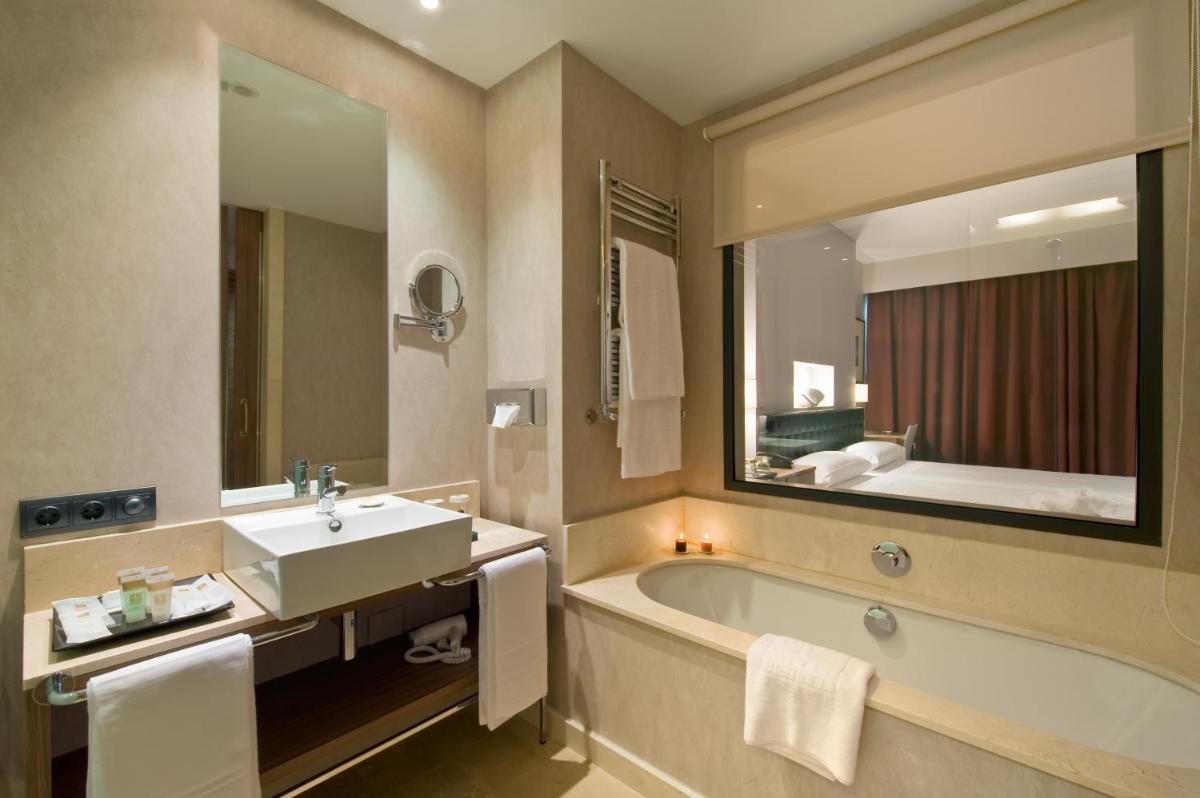 Un baño de URH Hotel Spa Zen Balagares