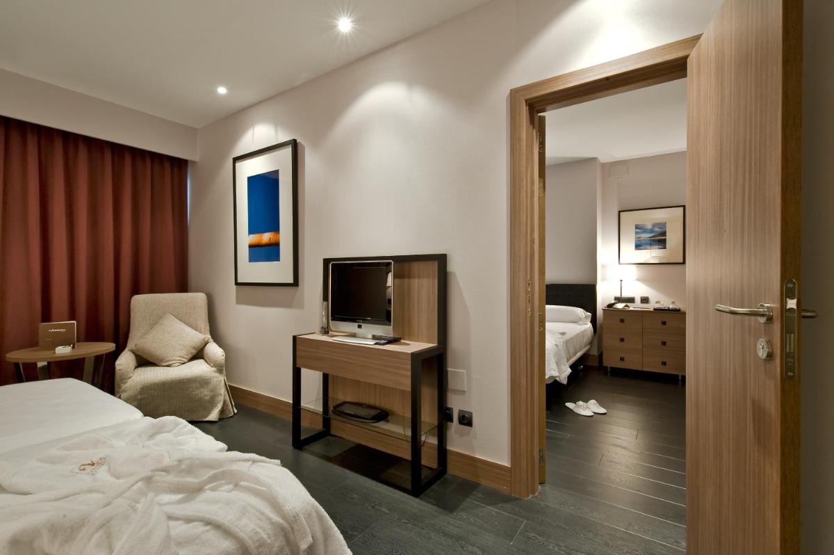 Cama o camas de una habitación en URH Hotel Spa Zen Balagares