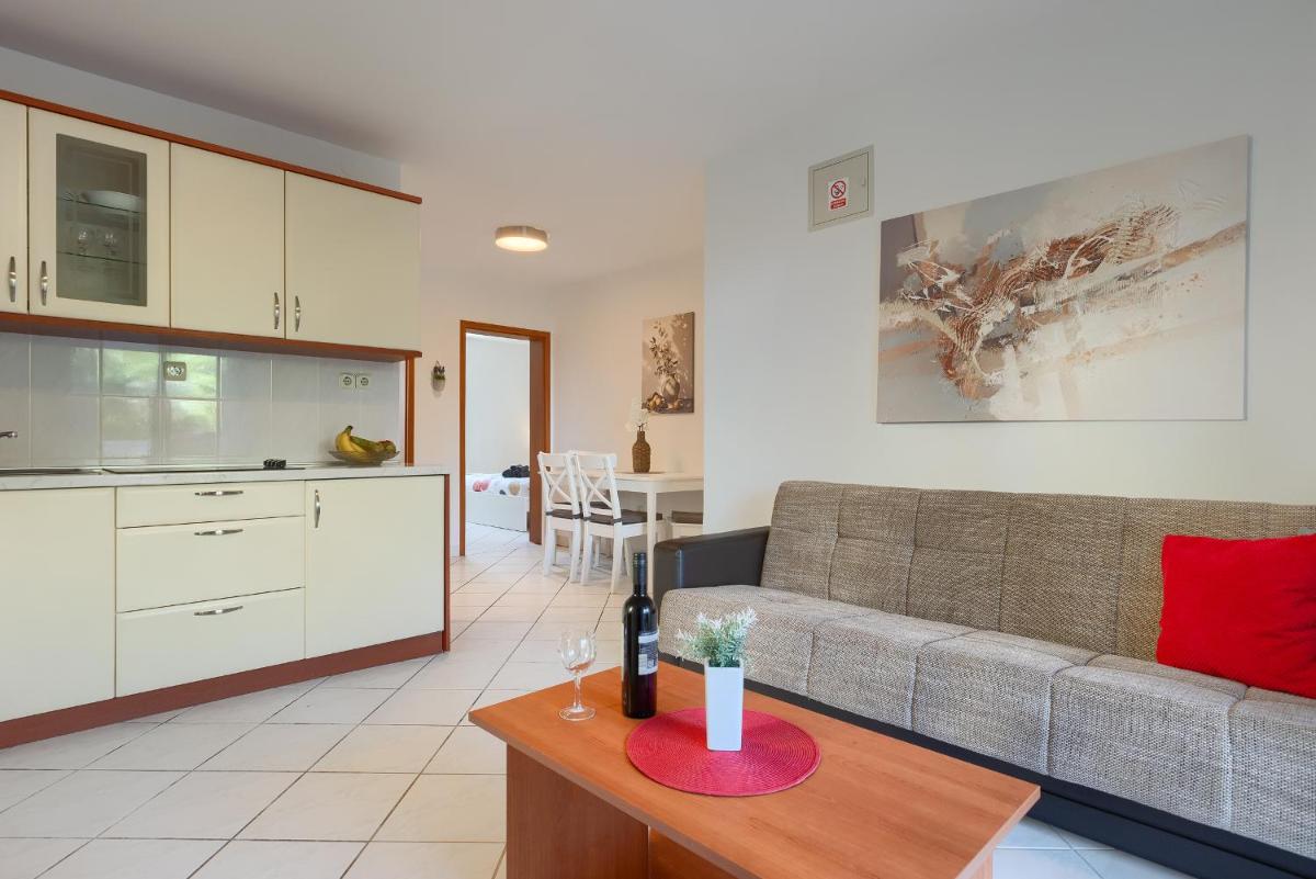 Ferienwohnungen Spadici mit 2 Schlafzimmern 300m bis zum Strand - Housity